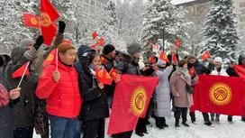Митинг в Бишкеке против изменения флага Кыргызстана