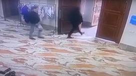 Момент совершения кражи в столичной мечети