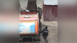 Уборщик мусора в Кызылорде