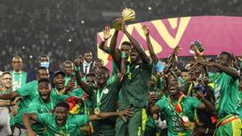 Сборная Сенегала празднует победу на КАН - 2021