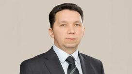 Василий Лавренов