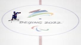 Лого Паралимпиады-2022 на хоккейной арене