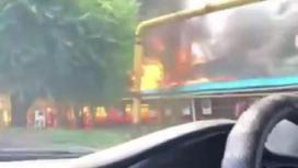 здание горит в Алматы