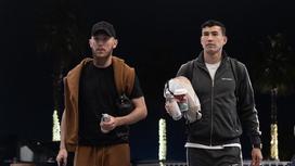 Казахстанские футболисты Абат Аймбетов и Бахтиер Зайнутдинов (слева направо)