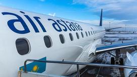 Вид на боковую часть самолета авиакомпании Air Astana