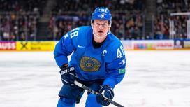 Казахстанский хоккеист Роман Старченко