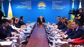 Нурсултан Назарбаев на заседании