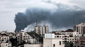 Город Газа во время обстрела армией Израиля