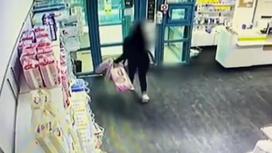 Девушка вынесла подгузники из аптеки Нур-Султана