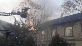 здание больницы загорелось в Алматы