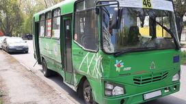 Автобус, пострадавший в аварии в Алматы
