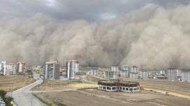 Песчаная буря накрывает город