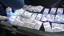 Деньги в багажнике авто в Талдыкоргане
