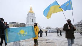 Флаги Казахстана и Украины
