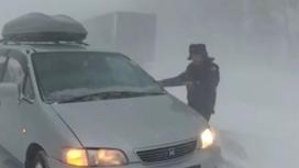 Полицейский один регулировал движение в Акмолинской области