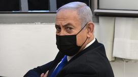 Биньямин Нетаньяху в маске