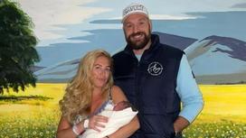 Тайсон и Пэрис Фьюри с новорожденным сыном