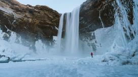 Замерзший водопад