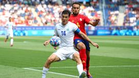 Футболдан Испания мен Өзбекстан құрамаларының ойыншылары
