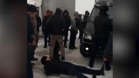Полицейский лег под авто в Карагандинской области