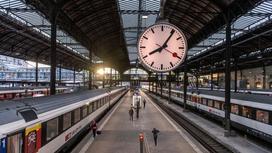 Швейцарский вокзал с часами