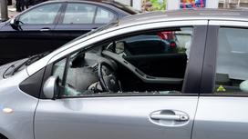 Окно разбили в автомобиле