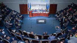 Люди пришли на бизнес-форум в Киеве
