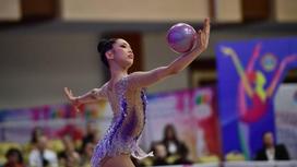 Казахстанская гимнастка-художница Эльжана Таниева