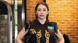 Казахстанская девушка-боксер Ангелина Лукас