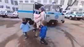 Женщина с малолетними детьми в Уральске