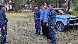 Полицейские на месте пожара в Абайской области