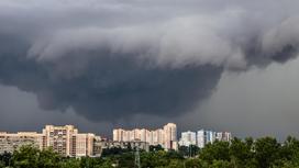 Грозовые тучи над городом