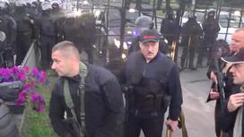 Александр Лукашенко вышел за оцепление и поговорил с ОМОНом