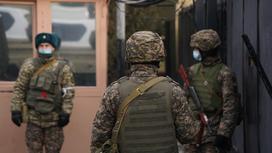 Военнослужащие в Алматы после беспорядков