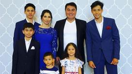 Арман Давлетяров с семьей