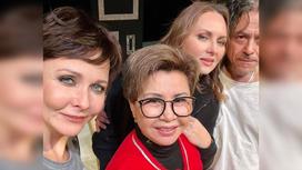Роза Рымбаева с российскими актерами