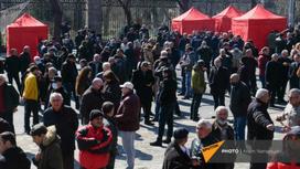 Митингующие вышли на площадь в Ереване