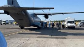 Военный самолет с эвакуированными из Афганистана