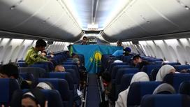 Эвакуированные из сектора Газа казахстанцы прибыли в Алматы