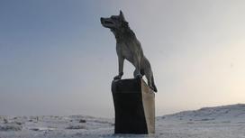 Скульптура волчицы в Карагандинской области