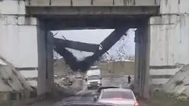 Момент падения части моста в Туркестанской области