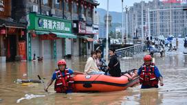 Эвакуация жителей в городе Цзяньоу, провинция Фуцзянь