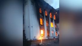 Пожар в здании Nur Otan в Таразе