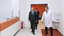 Токаев посетил новый клинико-реабилитационный центр в Кокшетау