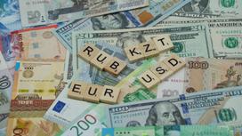 Деньги. Рубли, тенге, доллары, евро.