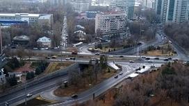 Пересечение улиц Абая и Байзакова в Алматы