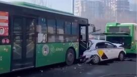 Авария произошла в Алматы