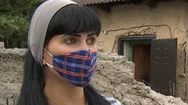 Альбина Молдатаева рассказывает, что ее семья живет в ужасных условиях