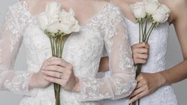 Две невесты с цветами