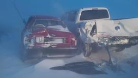 Автомобили, поврежденные в аварии в Акмолинской области